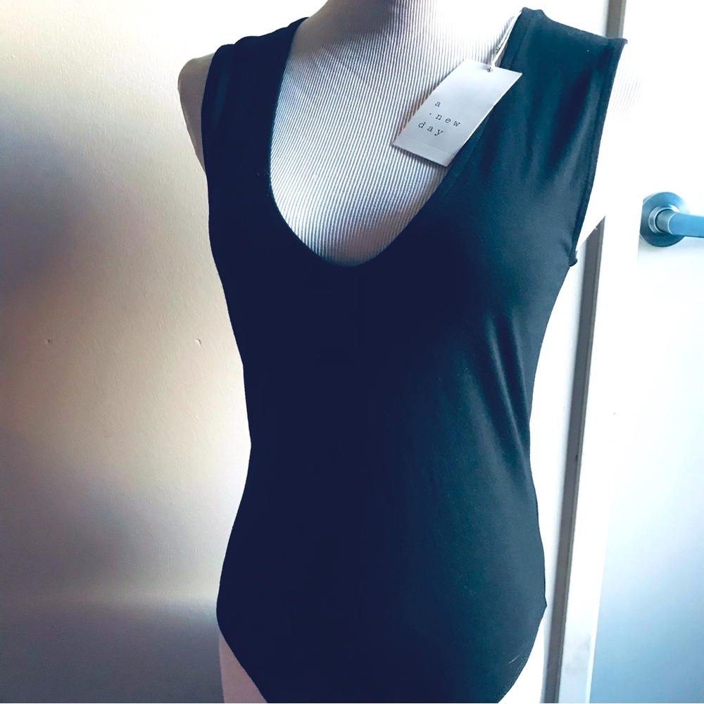 A New Day Black Sleeveless Scoop Neck Bodysuit